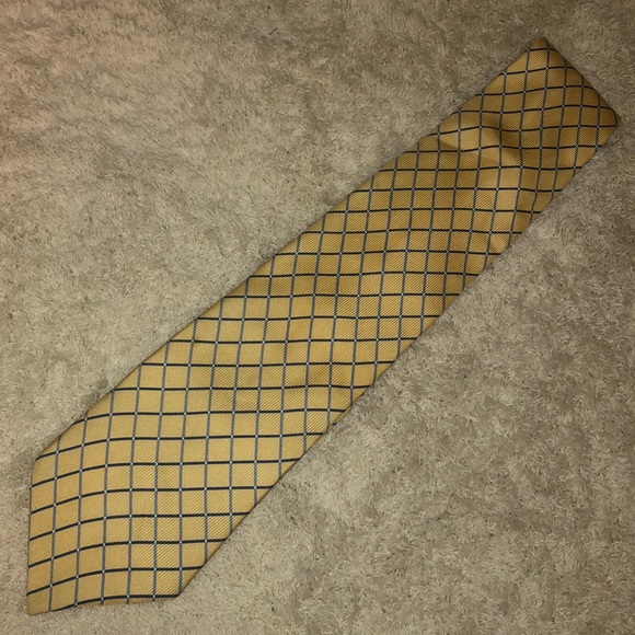 IZOD YELLOW TIE - Picture 1 of 2